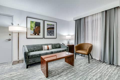 Embassy Suites by Hilton Louisville East — photo 4