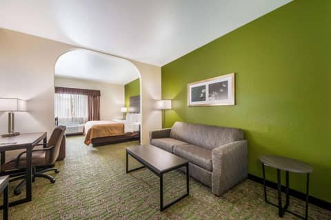 Quality Suites San Antonio Brooks City Base — photo 2