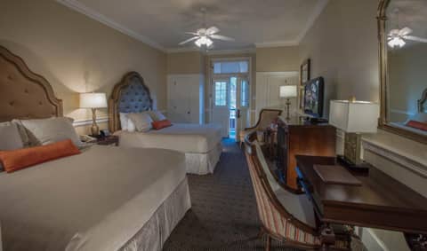 Hotel Provincial — hotel room