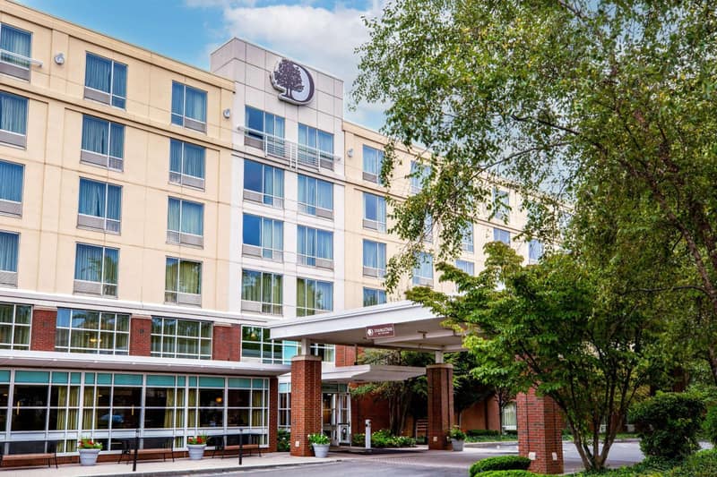 DoubleTree by Hilton Hotel Boston Bayside — building