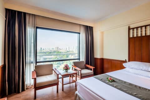 Bangkok Palace Hotel — hotel room