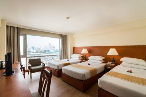 Bangkok Palace Hotel — hotel room