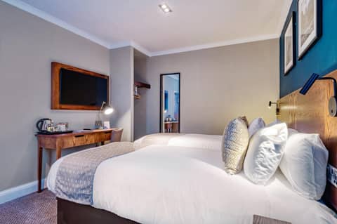 Toby Carvery Edinburgh West by Innkeeper's Collection — bedroom