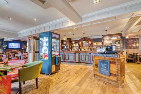 Toby Carvery Edinburgh West by Innkeeper's Collection — living area