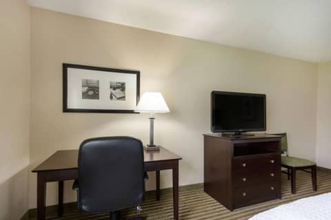 Spark By Hilton Cleveland Beachwood — photo 8