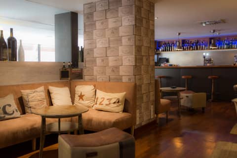 Vincci Soma — lounge