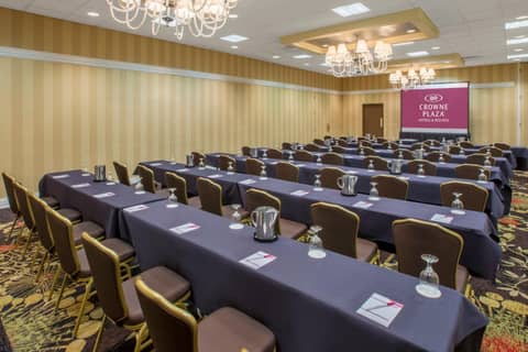 Ramada by Wyndham Cleveland Independence — photo 4