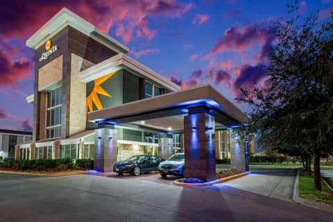 La Quinta by Wyndham Dallas I-35 Walnut Hill Ln — photo 5