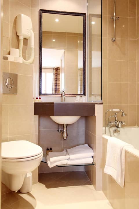 Hotel Albe Bastille — bathroom