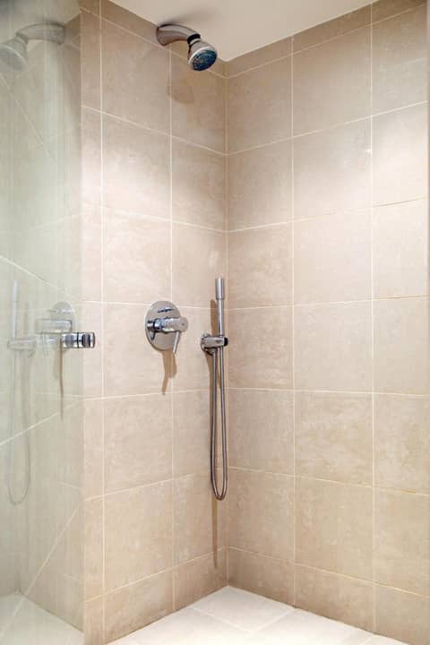 Hotel Albe Bastille — bathroom