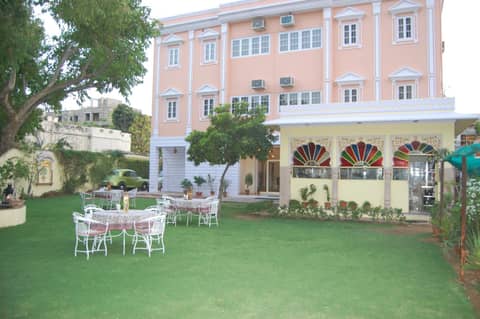 Anuraag Villa — dining
