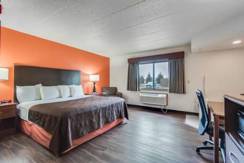 AmericInn by Wyndham Coon Rapids — hotel room