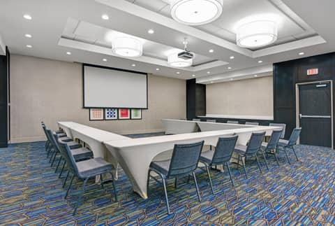 Holiday Inn Express & Suites Memorial – CityCentre by IHG — photo 2