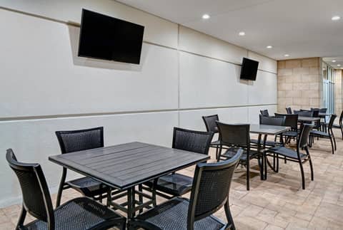 Holiday Inn Express & Suites Memorial – CityCentre by IHG — photo 7
