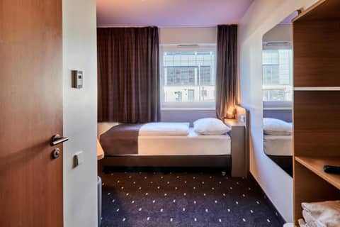 B&B HOTEL Frankfurt-Niederrad — photo 3