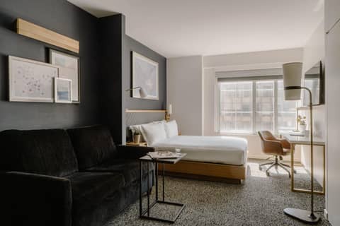 Club Quarters Hotel White House, Washington DC — hotel room