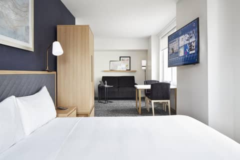 Club Quarters Hotel White House, Washington DC — hotel room