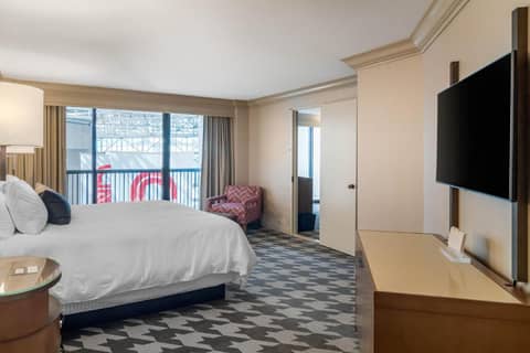 Omni Atlanta Hotel at Centennial Park — hotel room