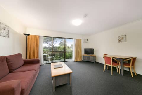 Mt Ommaney Hotel Apartments — hotel room