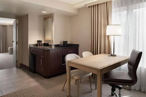 Embassy Suites by Hilton Cleveland Rockside — photo 2