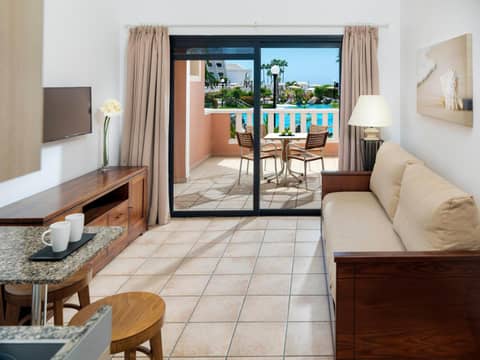SOL by Meliá Sun Beach Apartamentos — hotel room