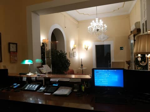 Hotel del Centro — recepcion & lobby