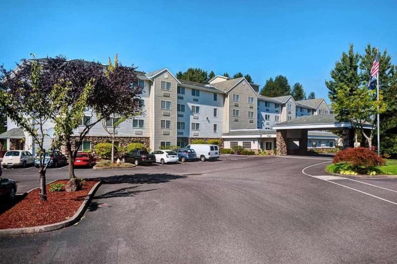 Country Inn & Suites by Radisson, Portland International Airport, OR — building