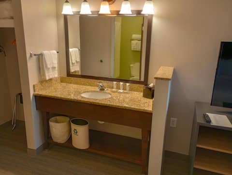 Country Inn & Suites by Radisson, Portland International Airport, OR — photo 9