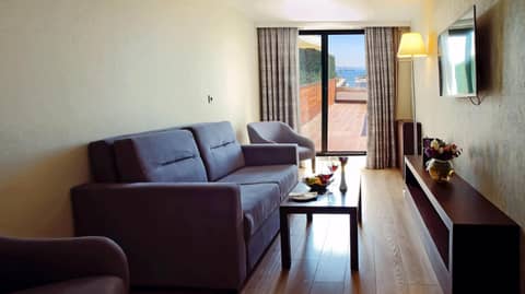 Port Bosphorus Hotel — hotel room