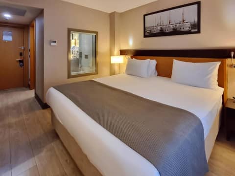 Port Bosphorus Hotel — hotel room