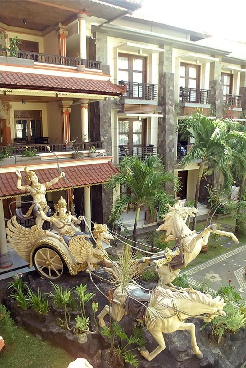 La Walon Hotel — building