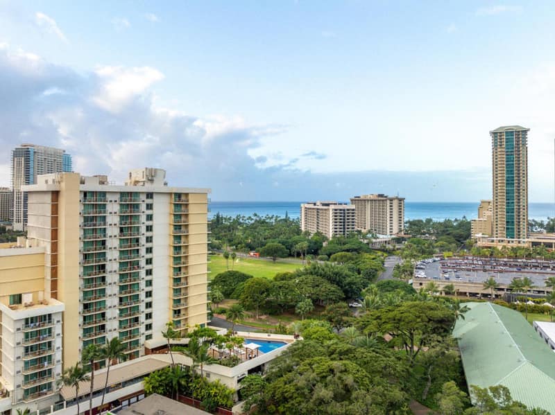 Luana Waikiki Hotel & Suites — building