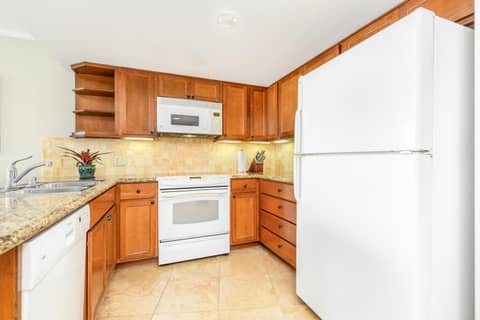 Luana Waikiki Hotel & Suites — photo 3