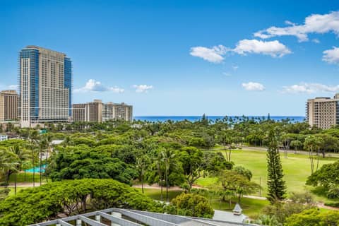 Luana Waikiki Hotel & Suites — photo 8