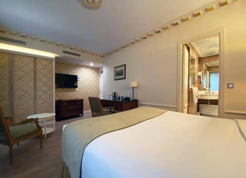 Gavarni — hotel room
