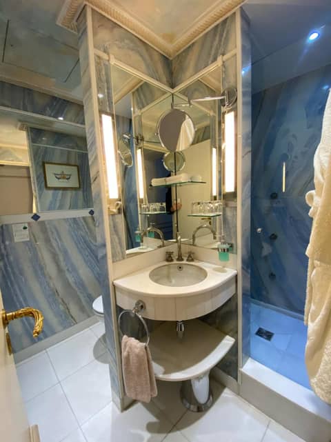 Gavarni — bathroom