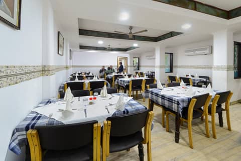 Hotel Ashish Palace — dining