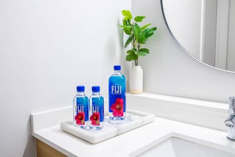 The Live Hotel — bathroom