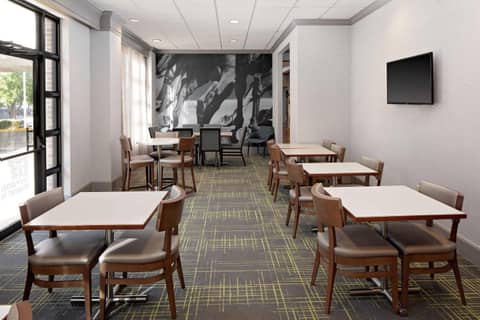 Hampton Inn Louisville Downtown — photo 4