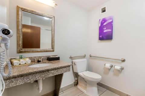 Best Western Medical Center North Inn & Suites Near Six Flags — photo 5