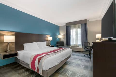Best Western Medical Center North Inn & Suites Near Six Flags — photo 8