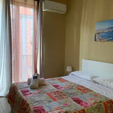 Royal Dante — hotel room
