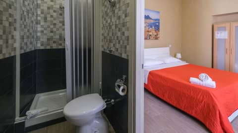 Royal Dante — bathroom