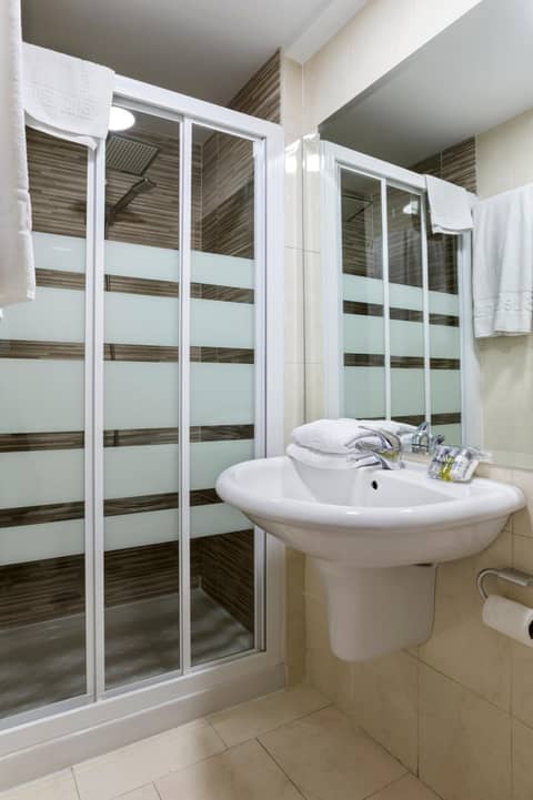 Boutique Urban Madrid Serrano — bathroom