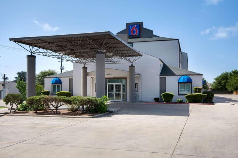 Motel 6-San Antonio, TX - South — building