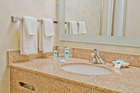 The Beacon Charlotte Airport by IHG — photo 9