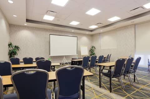 Holiday Inn & Suites Phoenix Airport by IHG — photo 9