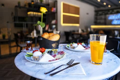 Mielo Lara Hotel — dining