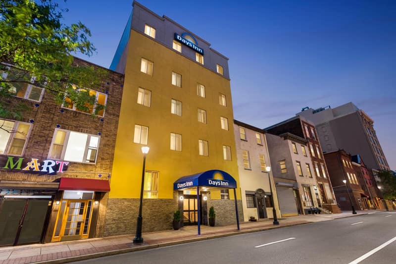 Days Inn by Wyndham Philadelphia Convention Center — building