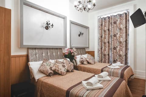 Linden House Hotel — hotel reception